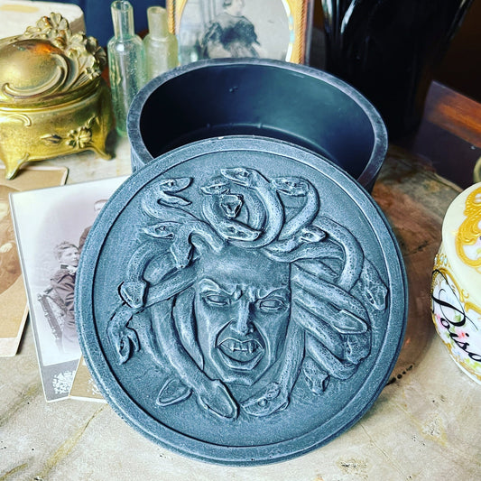 Medusa Round Box - Loved To Death