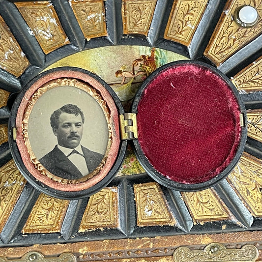 Victorian Oval Union Case Dagguerotype Man - Loved To Death